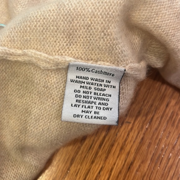 Claudia Nichole Woman’s Tan Cashmere Cardigan Size S - Picture 5 of 5